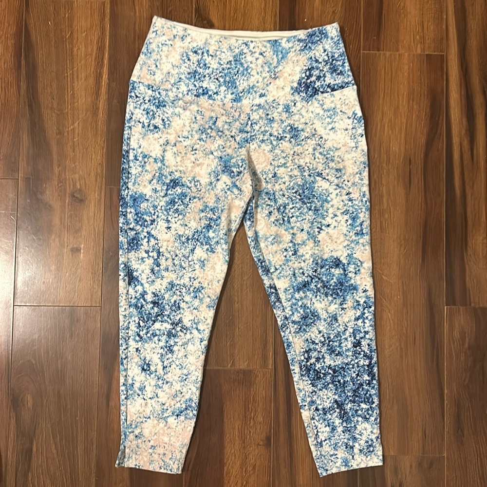 Lysse Basic Capri Legging Blue & Pink Tye-Dye Splatter Yoga Tights M